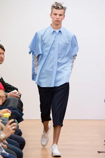 Look 27